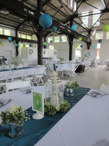 Some tables featured this lantern arrangement.