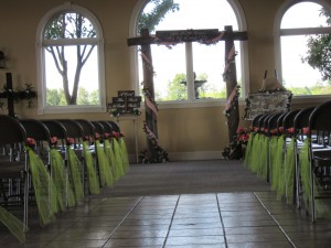 Jocelyn's ceremony featured an arch constructed by her father.