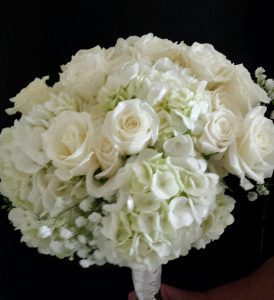 The bride chose an all white bouquet for her wedding day.
